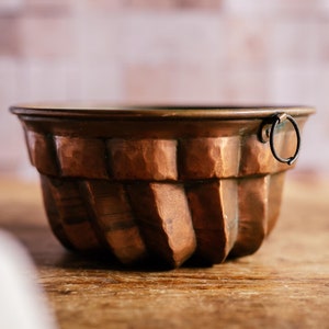 Vintage copper cake mold Jelly mold With a small ring to hang Food photography prop image 1