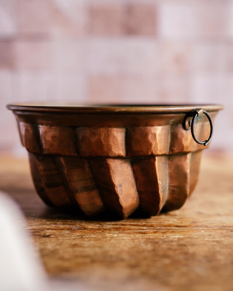 Vintage copper cake mold Jelly mold With a small ring to hang Food photography prop image 1