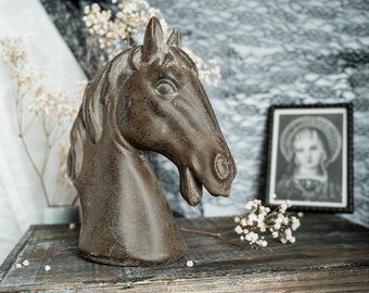 Bust of horse head, made of ceramic