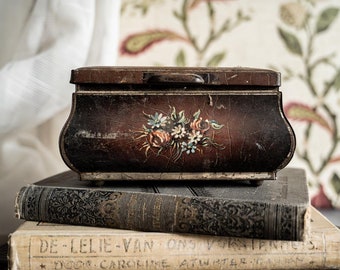 Vintage red tin with carriage