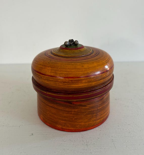 Vintage hand carved lidded - Gem Vintage hand carved lidded - Gem