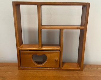 Vintage grenen houten wandplank met hartvormige uitsparing | Land | Boerderij | Cottagecore