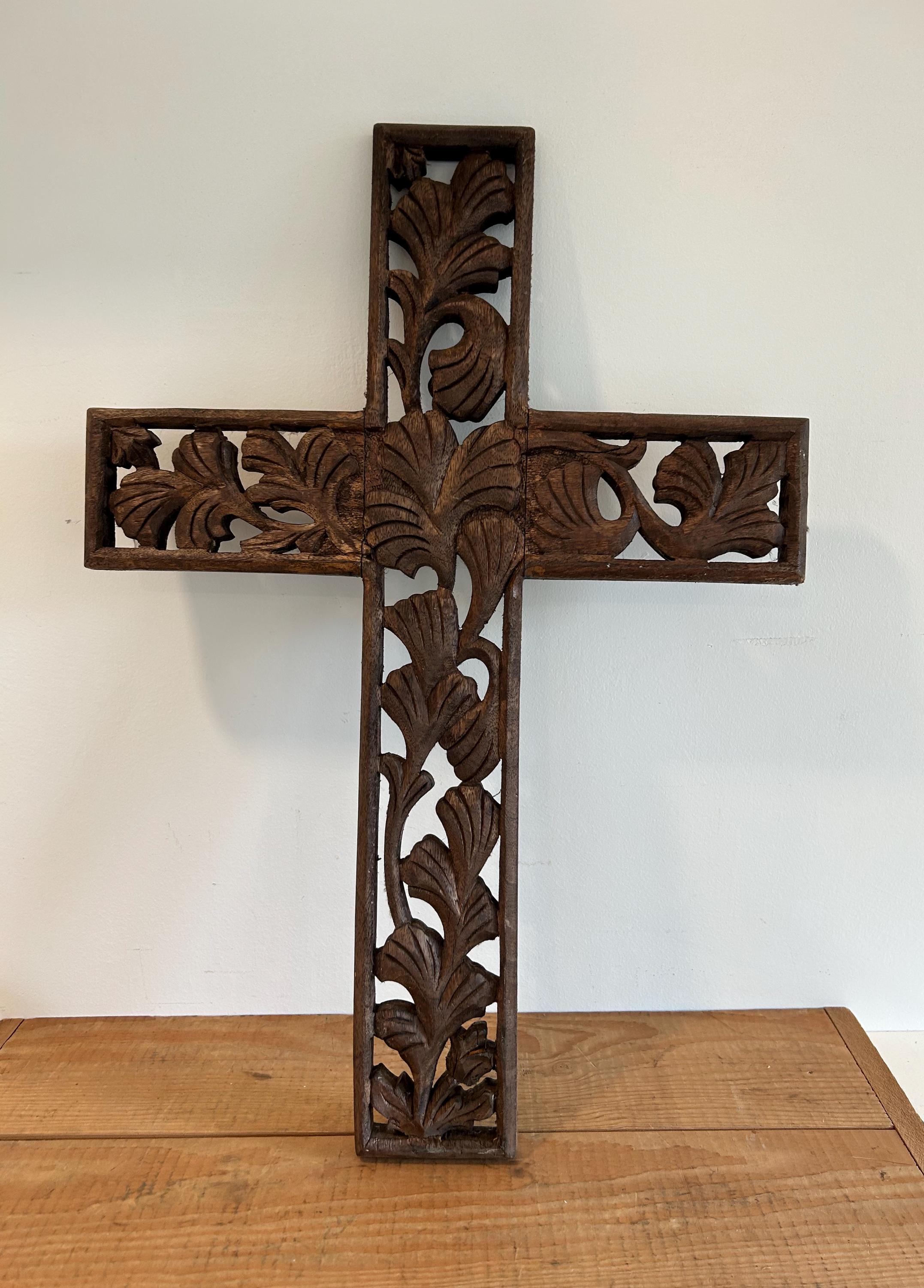 大型ヴィンテージ ミッドセンチュリー 彫刻木製クロス | ボヘミアン