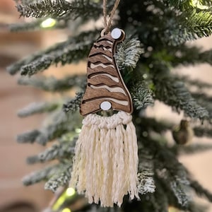 Ornamento de Gnomo Barba Macramé | Ornamento de gnomo SVG | Gnomo de Natal | Arquivo de corte a laser | Forja brilhante