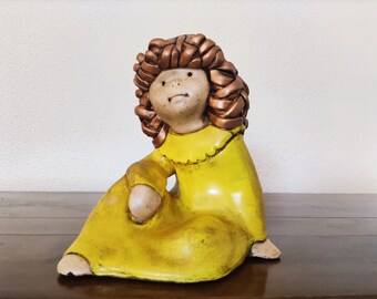 ragazza in giallo