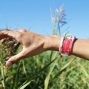 Boho hippie chic bracelet - natural mosquito repellent - flowery design