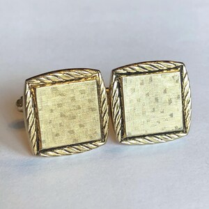 Vintage Hickok USA Cufflinks Gold tone, Square, Florentine Finish, Polished Edges | Wearable Midcentury Jewelry | Gift for Men Gift Under 20