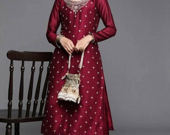 Kurta en soie pour tenue de fête indienne bordeaux empiècement design Kurta en soie brodée Kurta indien cadeau pour femme mariage pakistanais costume Salwar tuniques