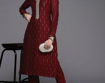 Kurta en soie pour tenue de fête indienne bordeaux empiècement design Kurta en soie brodée pour femme Kurta indien cadeau pour femme pakistanais salwar costume tunique