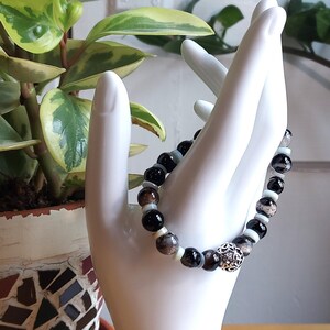 Black Agate and Shell Bead Stretch Bracelet, Silver Tone, Contrast, Dramatic