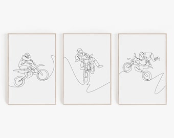 Könnte beinhalten: Drei Schwarzweiß-Linienzeichnungen von Motocross-Fahrern, die Stunts auf ihren Motorrädern ausführen. Die Fahrer tragen Helme und Brillen. Die Zeichnungen sind vor einem weißen Hintergrund angeordnet.