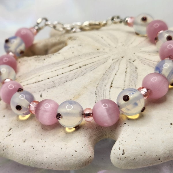 Light Pink Cat's-Eye Glass Bead Clasp Bracelet