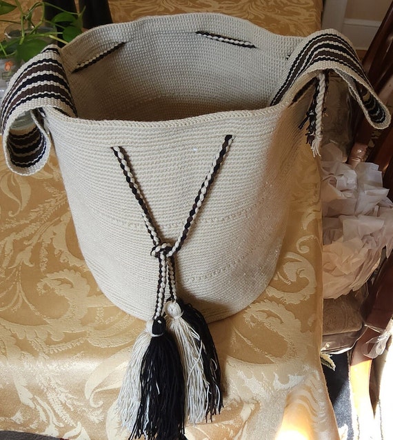 Trendy Mochila Bag Handmade by Wayuu Tribe Artisan