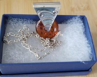 Necklace Amber Circle 9.1 gr  18 cm   Stone Silver 18" Chain 28 cm x 28 cm  Jerry Fran Harr