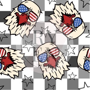 Puede incluir: Un patrón sin costuras que presenta un águila calva de dibujos animados con gafas de sol con un diseño de bandera estadounidense. El águila tiene una nariz roja y una barba blanca. El fondo es un patrón de cuadros blanco y negro con estrellas blancas.