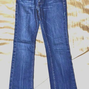 Guess Women’s Blue Jeans Size 26.  Made In USA