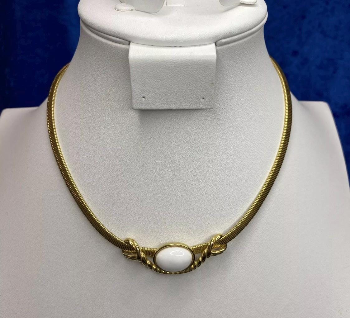 Vtg Monet Gold Tone Flat Wide Chain Necklace W/White Lucite Cabochon Pendant