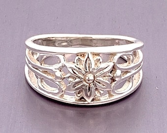 Modern Open Faced Floral Filigree Design Wide Sterling Silver 925 Ring- Size 5.75 - ET597