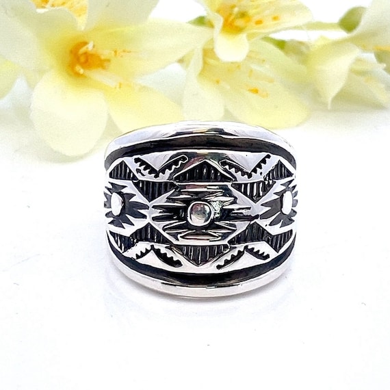 One Of The Most Detailed Vintage Native American Navajo Lapis Sterling Silver Swirl Bracelet One Of The Most Detailed Vintage Native American Navajo Lapis Sterling Silver Swirl Bracelet