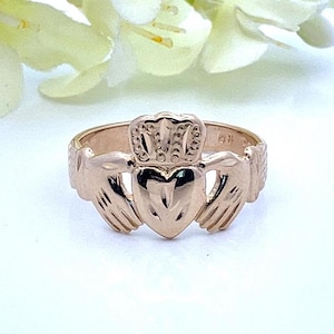Vintage 14k Yellow Gold Claddagh Ring: Irish Wedding Band, Size 10 - ET3336