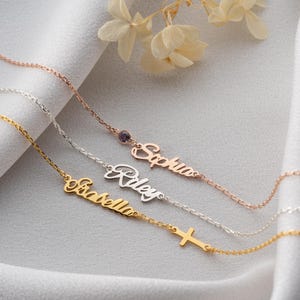 Pulsera pequeña con nombre en oro, pulsera de cruz de plata con nombre escrito a mano, pulsera con piedra de nacimiento, pulsera delicada con dije de cruz, regalo para el Día de la Madre