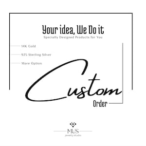 Pode incluir: Gráfico branco com o texto "Your idea, We Do it" e "Custom Order". A imagem também inclui texto "14K Gold", "925 Sterling Silver" e "More Option". O logotipo "MUS jewelry studio" está na parte inferior.