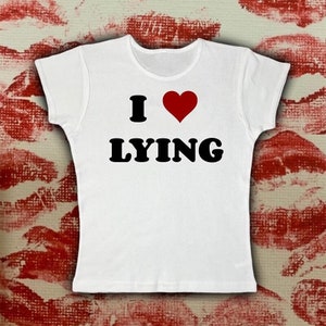 I Love Lying Crop Tops Y2k Slogan Funny 90s Quote Aesthetic Shirt Grunge Baby Tee Vintage Women Letter Print Casual Short Sleeve T-Shirts