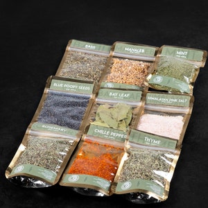 Spice sampler set with 9 different premium natural organic varieties