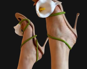 Hakken met open teen en bloemblaadjes