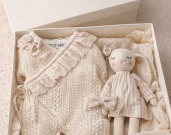Organic Newborn Outfit  Gift Set, Knitted Baby Coming Home Outfit, Baby Girl Coming Home Outfit ,Luxury Gift Box, Neutral Baby Shower Gift