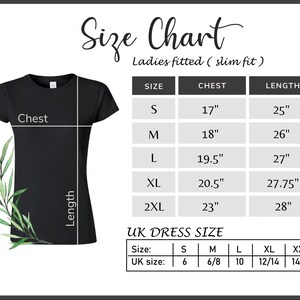 Puede incluir: Tabla de tallas para camisas de mujer con medidas en pulgadas. La tabla muestra las medidas de pecho y largo para las tallas S, M, L, XL y 2XL. Tambi&eacute;n incluye una tabla de conversi&oacute;n de tallas de vestidos del Reino Unido.