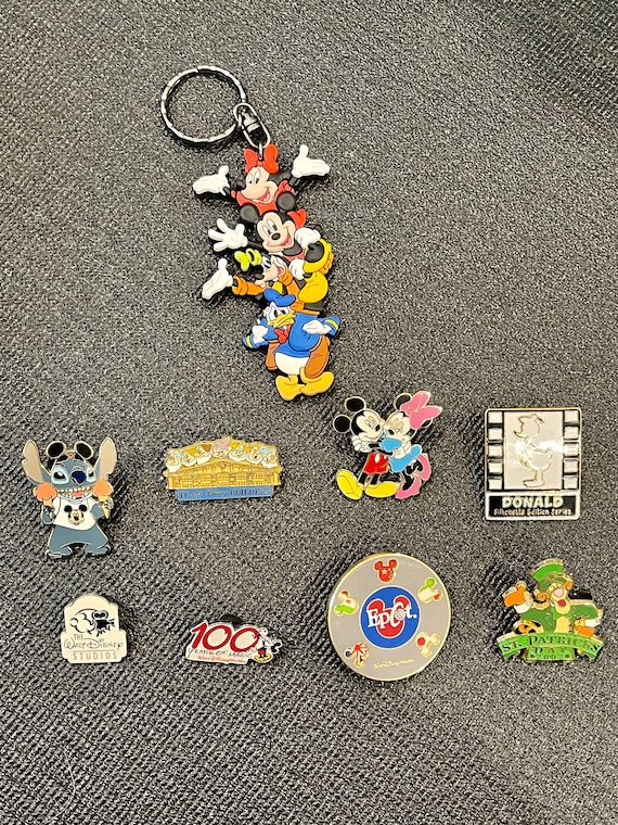 Plasticolor 004124R01 Mickey Mouse Vintage Disney Enamel Keychain , Black