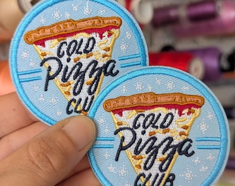 "Cold Pizza Club" embroidered patch. Sew-on or iron-on. Price per piece. 6.5 cm.