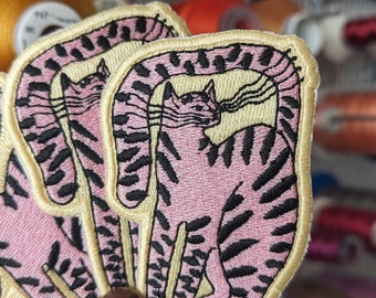 Tattoo style pink cat embroidered patch. vintage. to sew or iron