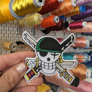 Patch brodé badge pirate Zoro One Piece. à coudre ou à repasser image 3