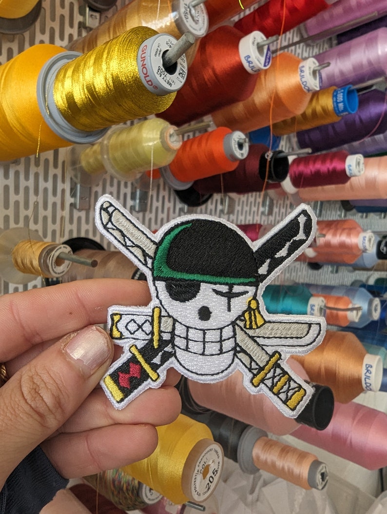 Patch brodé badge pirate Zoro One Piece. à coudre ou à repasser image 3