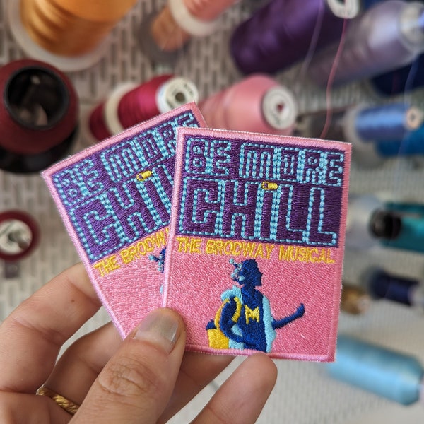 Parche bordado musical " Be more Chill".  para coser o planchar.