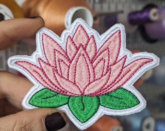 Patch brodé fleur de lotus. Yoga. à coudre ou à repasser