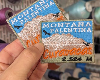 Embroidered patch souvenir of the Palencia Mountain Natural Park. Curavacas Peak. Spain. Original design. For sewing or ironing. 7cm x 5.5cm.