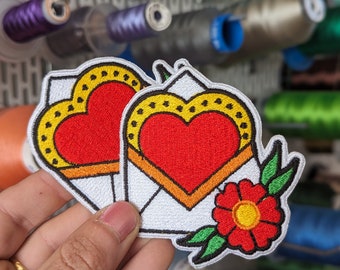 Parche bordado corazón carta. para coser o planchar