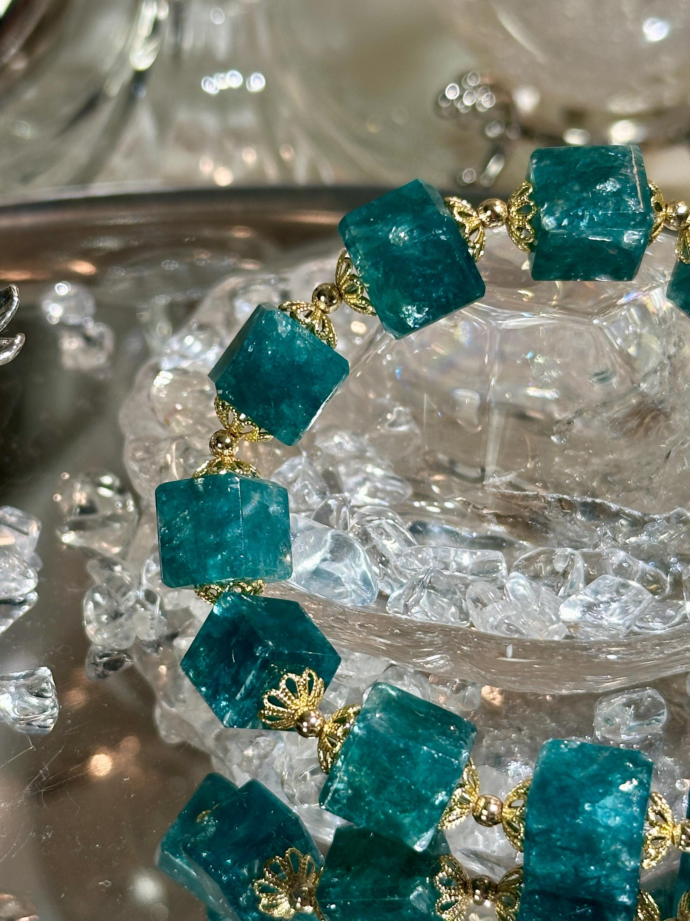 10.5 mm 天然カヌーティージョ エメラルド キューブ型