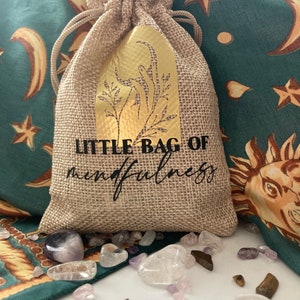Bolsita de mindfulness, regalo de bienestar con mini tarjetas de afirmación y manifestación.