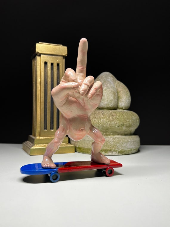 schattig Onrecht Uitbarsten Middle Finger on Skateboard Figurine. 7 Inch - Etsy