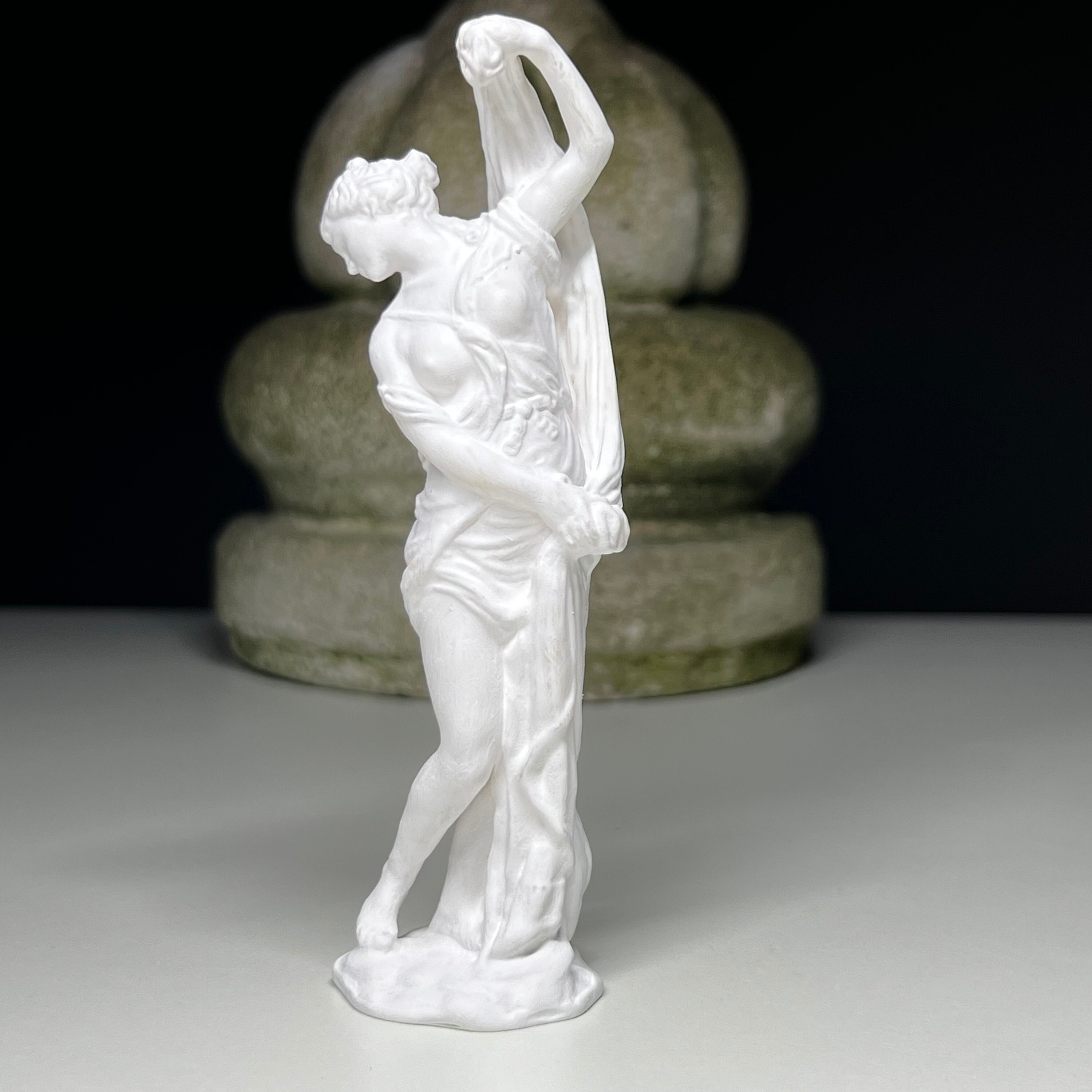 Garden Statue Depicting the Callipygian Venus For Sale at 1stDibs