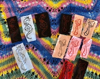 Mini toppe stampate in linoleografia a forma di fungo