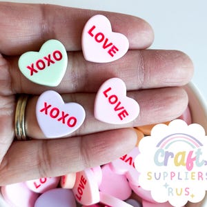 Corazones de resina grandes para conversación, cabujones de resina con forma de corazón de San Valentín falsos, corazones de caramelo falsos para San Valentín, corazones de resina para conversación de San Valentín