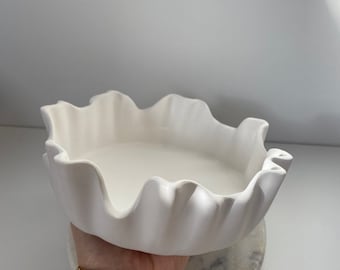 Waved bowl alabaster Schmuckschale/ Dekoschale, aesthetic wavy bowl, matte white bowl for jewelry or keys as well as decorative items