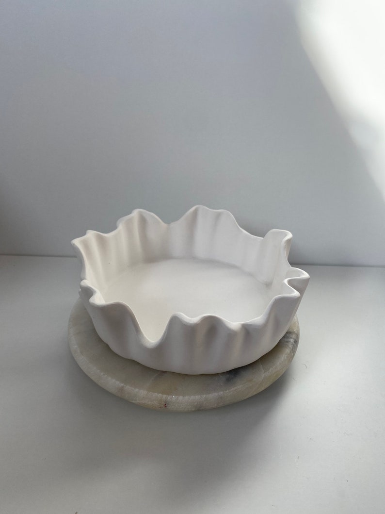 Waved bowl alabaster Schmuckschale/ Dekoschale, aesthetic wavy bowl, matte white bowl for jewelry or keys as well as decorative items Bild 5