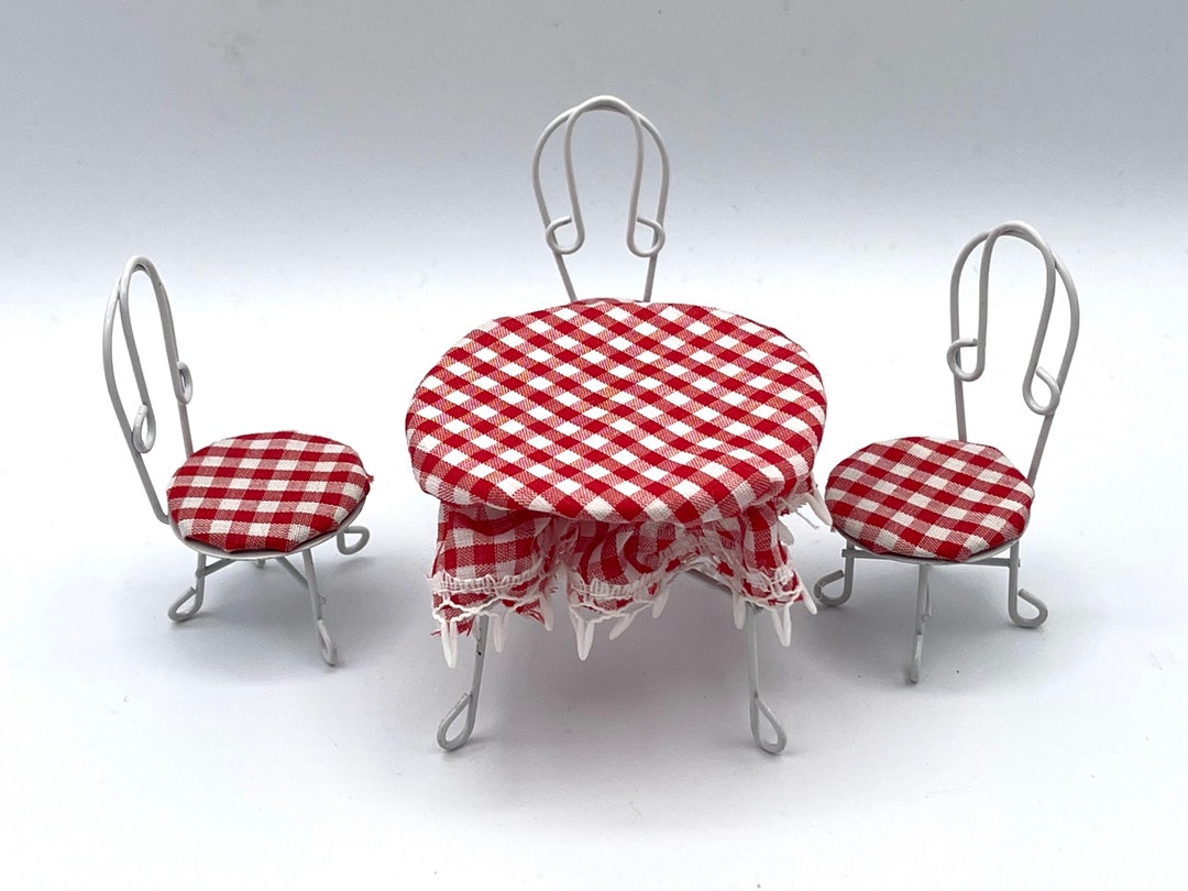 Ensemble table et chaise miniatures 3 en 1 en fer pour maisons de poupée 1/12 décorations, projets d'artisanat et de jardin, accessoires de présentation pour maisons de poupées, meubles