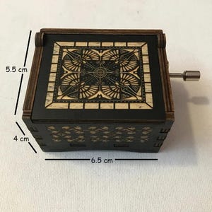 Hand crank music box with wood engraving